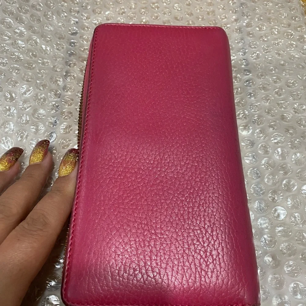 Gucci GG Marmont zip-around wallet in shocking pink